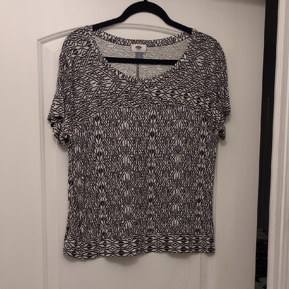 Old Navy Black and White Geometric Blouse